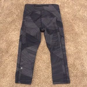 Lululemon high rise crop 23inch navy and white stripe leggings